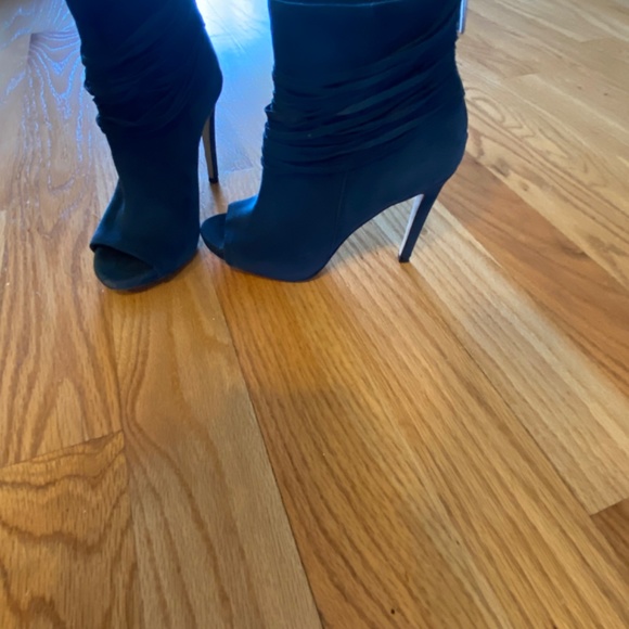 Shoes - Picture 2 of 10